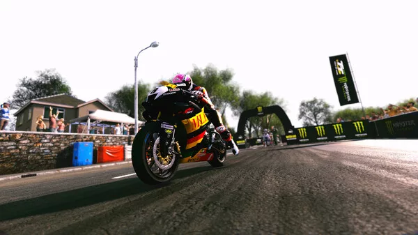 TT Isle Of Man Ride on the Edge 3 Screenshot 1